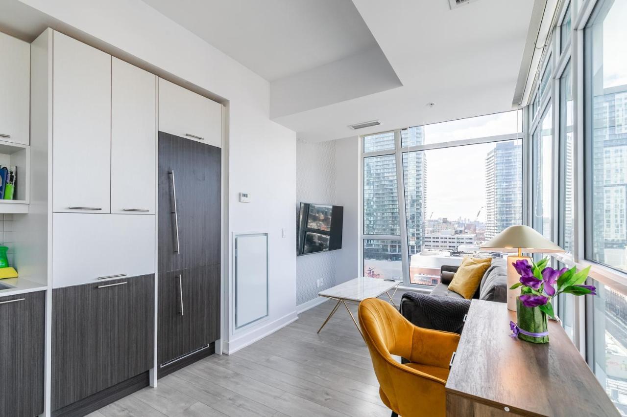 Luxury 2 Bedroom In The Heart Of Entertainment District - City Skyline View & Balcony Toronto Exterior photo